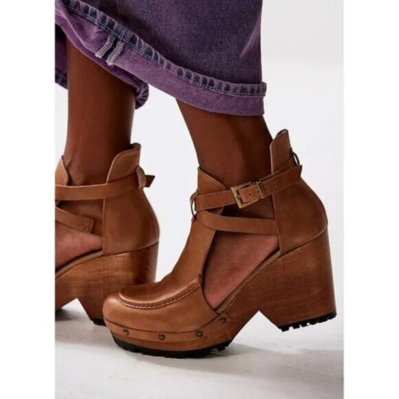 Free People Shoes - FREE PEOPLE (new in box) Salida Clog / Hazelnut Leather - 7